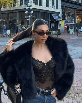 Casaco Lazarelle Sabrina com Textura Felpuda e Gola Ampla