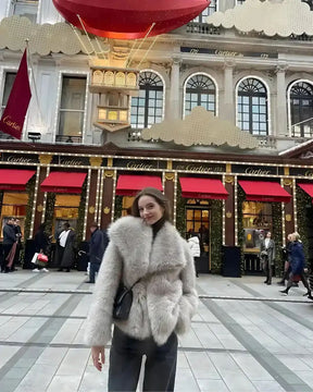 Casaco Lazarelle Sabrina com Textura Felpuda e Gola Ampla