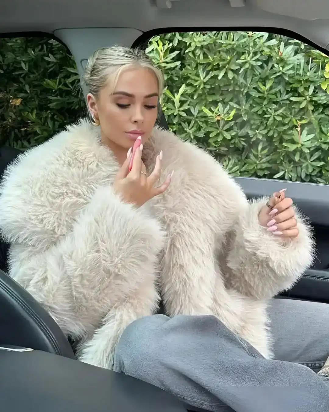 Casaco Lazarelle Sabrina com Textura Felpuda e Gola Ampla