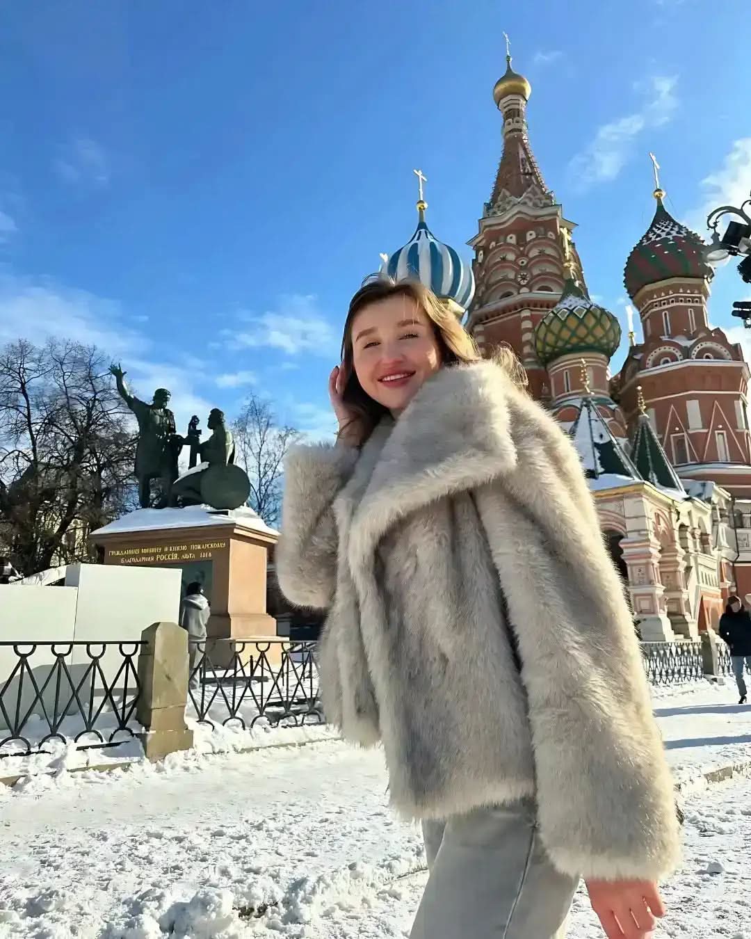 Casaco Lazarelle Sabrina com Textura Felpuda e Gola Ampla