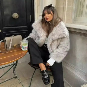 Casaco Lazarelle Sabrina com Textura Felpuda e Gola Ampla