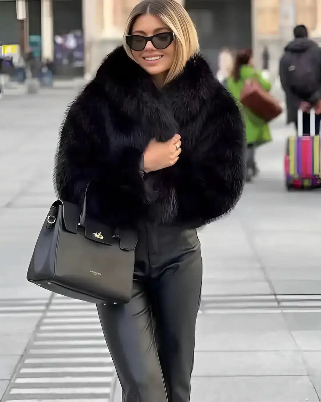 Casaco Lazarelle Sabrina com Textura Felpuda e Gola Ampla